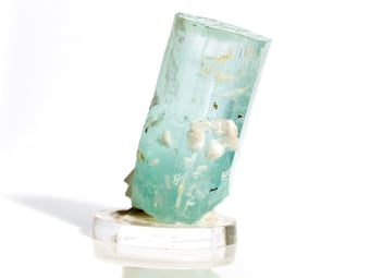 large rough aquamarine specimen