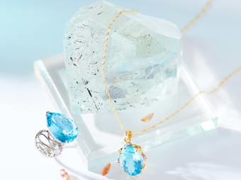 large uncut blue topaz specimen, blue topaz necklace set in silver, pear
shaped blue topaz silver ring