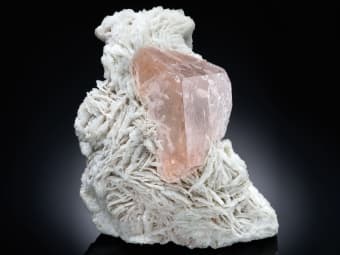 large morganite specimen set in cleavelandite matrix