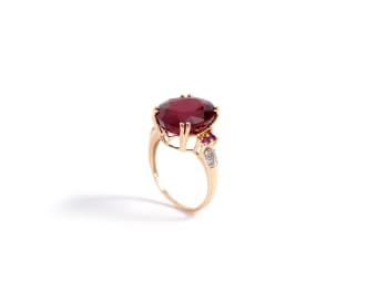 ruby set in gold ring 
